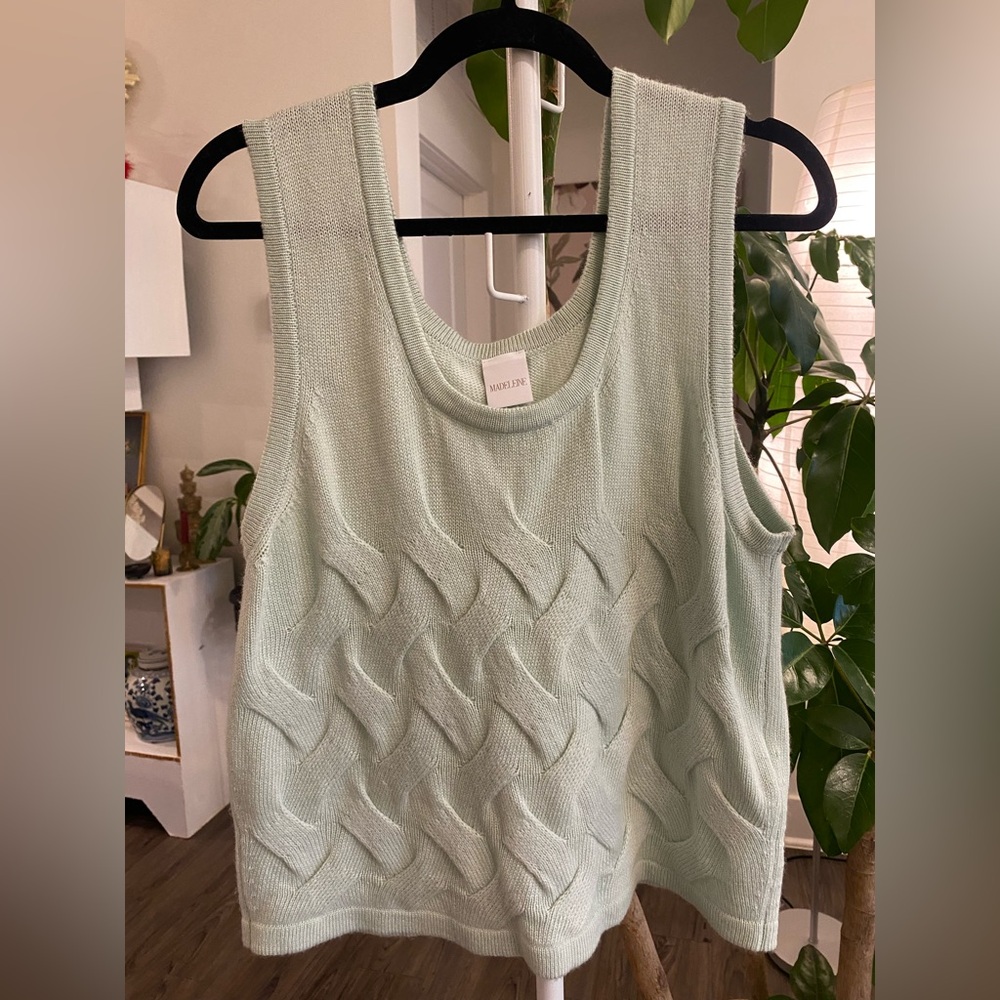 Excellent condition! Boutique sweater tank, super soft, size 14/16
